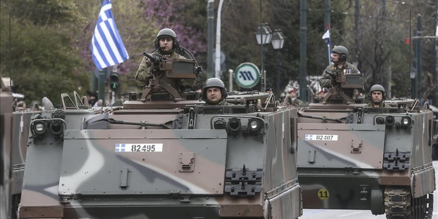 Yunanistan kötüye giden ekonomisine rağmen silah harcamalarını sürdürüyor