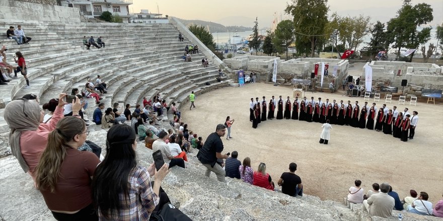 Fethiye'deki Telmessos Antik Tiyatrosu'nda konser düzenlendi