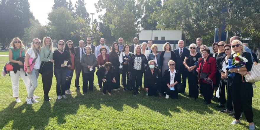 İzmir'de kadavra bağışçılarının ailelerine teşekkür plaketi