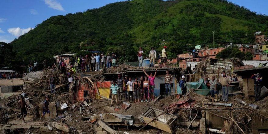 Venezüella'da şiddetli yağışların neden olduğu heyelanda ölenlerin sayısı 50'ye çıktı