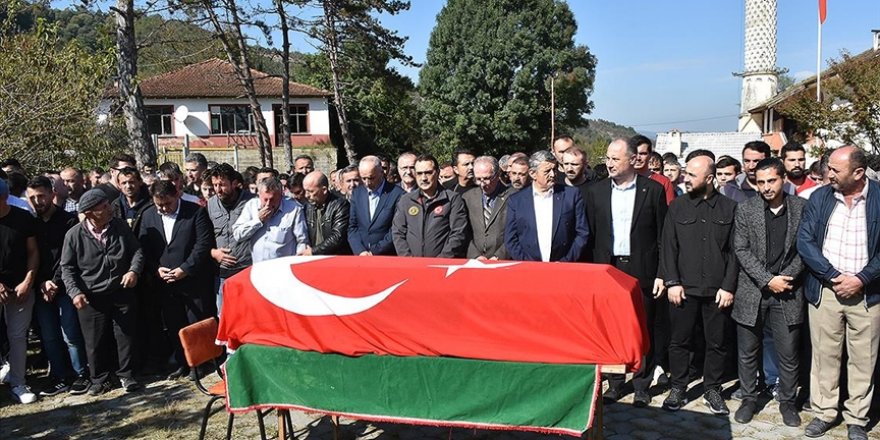 Maden ocağındaki patlamada hayatını kaybeden işçiler son yolculuğuna uğurlanıyor