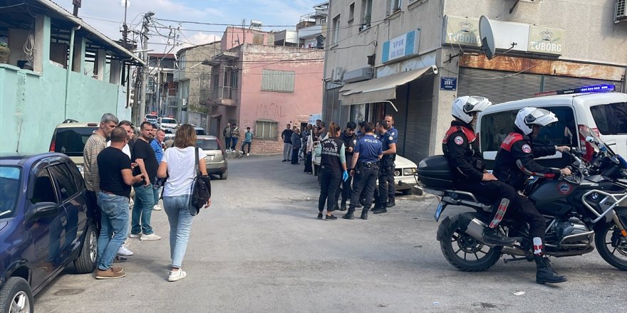 İzmir'de akrabalar arasındaki silahlı kavgada mahalle bakkalı öldü