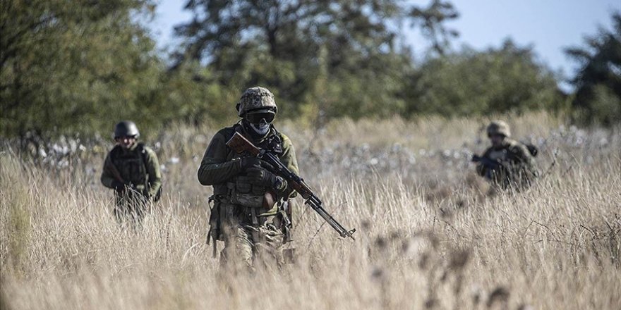 Ukrayna ordusuna katılan gönüllülere cephe öncesi askeri eğitim veriliyor