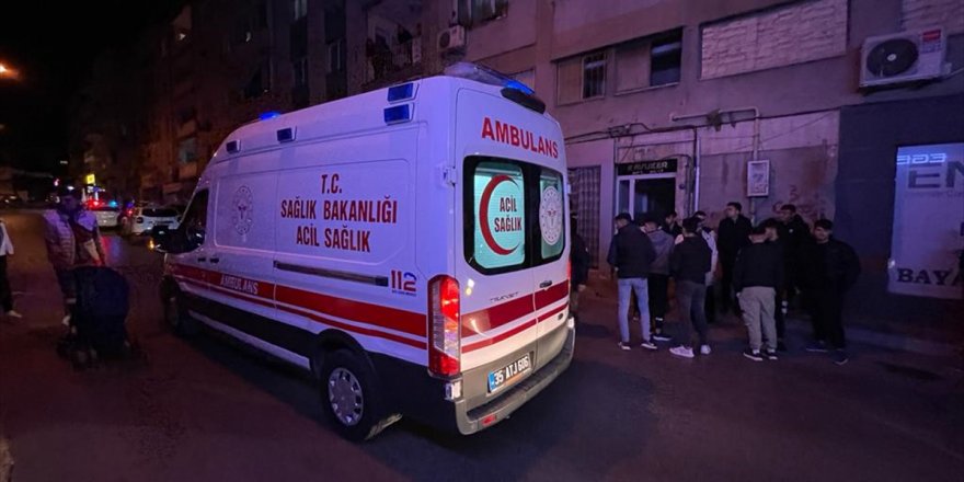 İzmir'de bıçaklanan genç hastanede tedavi altına alındı