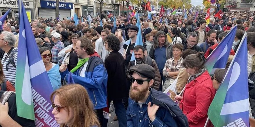 Fransa'da sol ittifakın hayat pahalılığı krizine karşı düzenlediği yürüyüşe on binlerce kişi katıldı