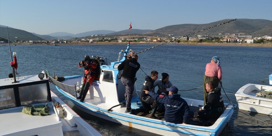 İzmir'de tekneden denize düşen balıkçıyı arama çalışmaları sürüyor