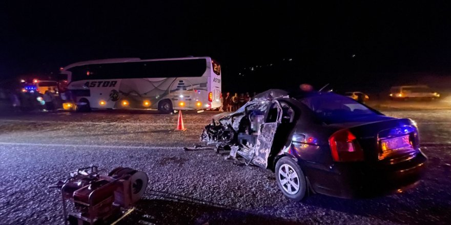 Muğla'da otobüsle çarpışan otomobilin sürücüsü öldü