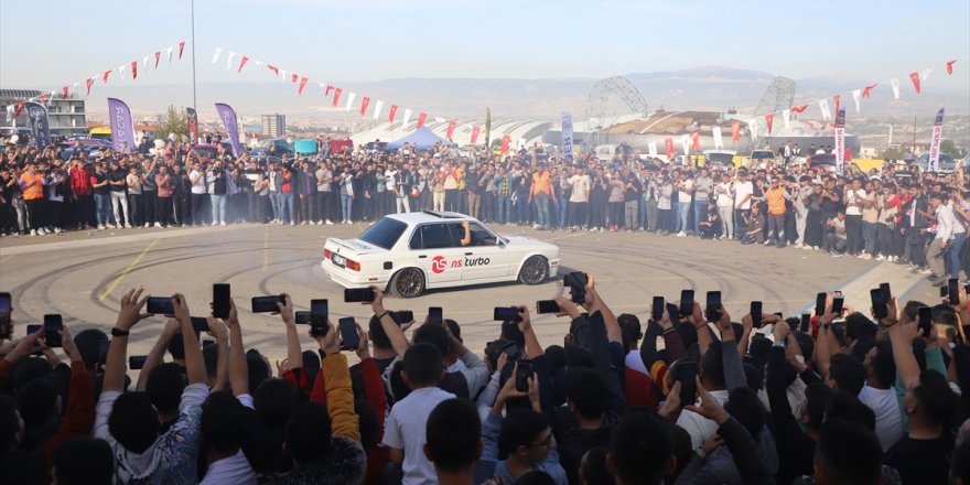 Denizli'de modifiye araç etkinliği düzenlendi