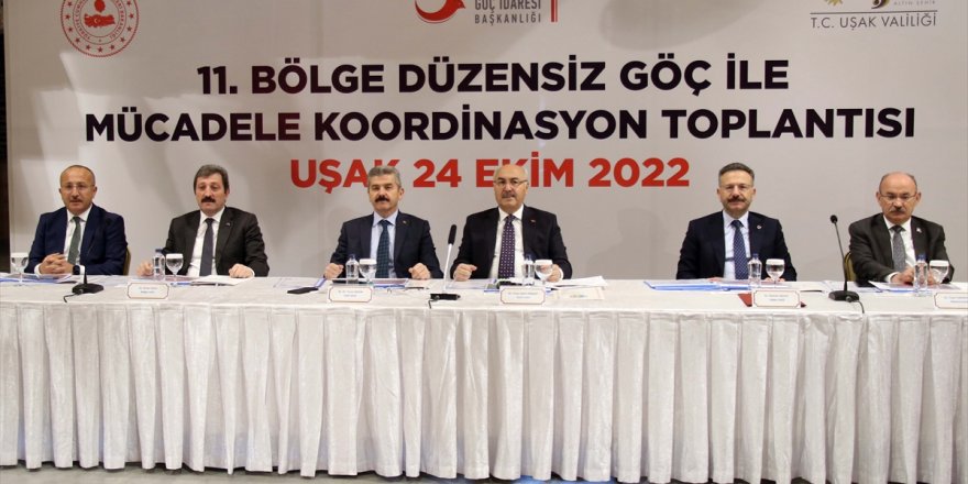 Ege'deki 6 ilin valisi düzensiz göçle mücadele toplantısında bir araya geldi