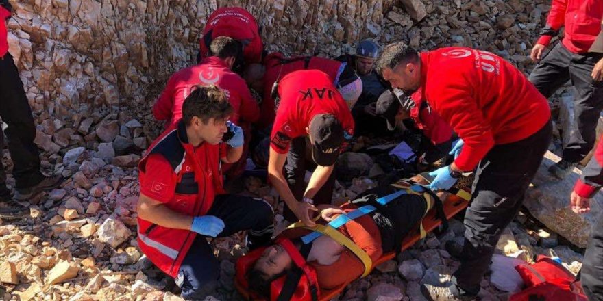 Muğla'da düşen yamaç paraşütündeki yaralılara JAK timi müdahale etti