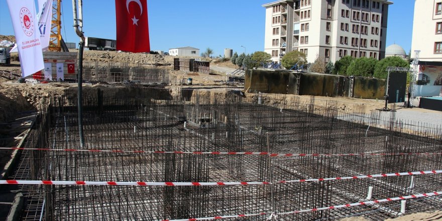 Uşak'ta, "İlk Evim, İlk İş Yerim Projesi" kapsamında ilk temel atıldı