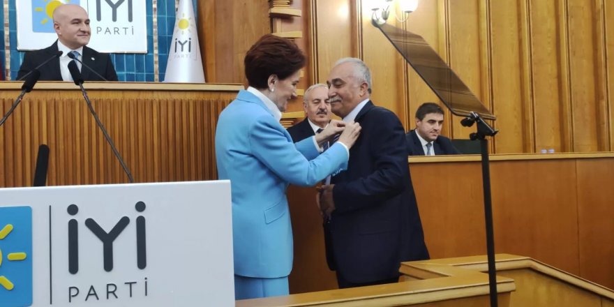 Fakıbaba resmen İYİ Parti'de: Rozetini Akşener taktı