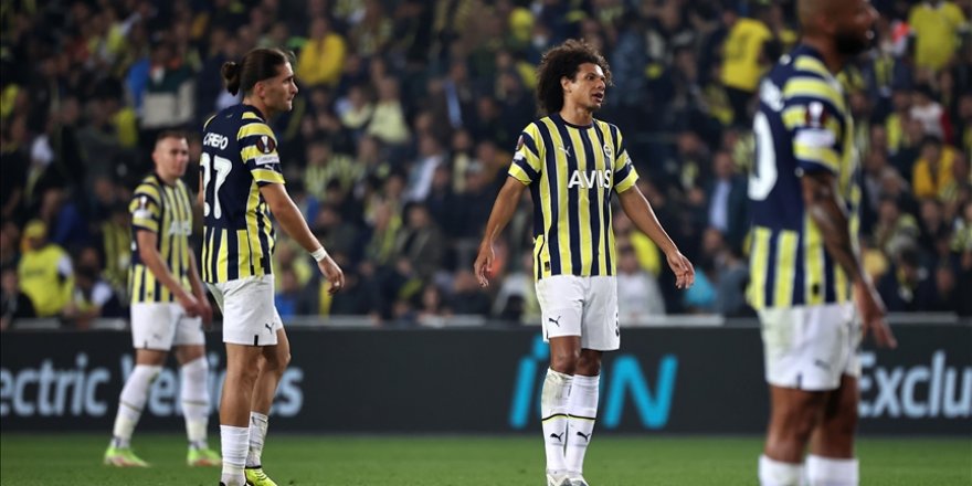 Fenerbahçe liderlik mücadelesini son maça bıraktı