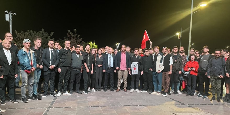 Zafer Partisi Genel Başkanı Özdağ, İzmir'de gençlerle bir araya geldi