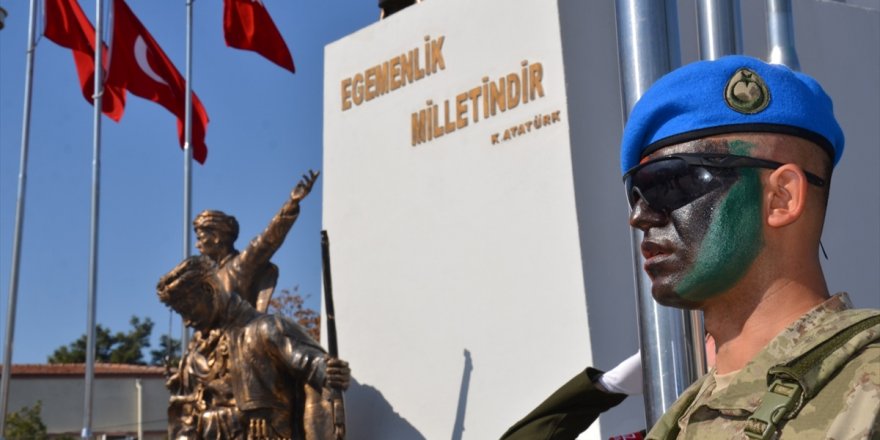 İzmir ve çevre illerde 29 Ekim Cumhuriyet Bayramı kutlamaları başladı