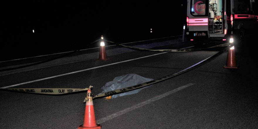 İzmir'de otomobilin çarptığı yaya hayatını kaybetti