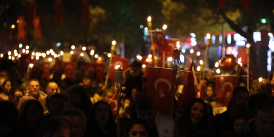 Muğla'da Cumhuriyet Bayramı dolayısıyla fener alayı düzenlendi