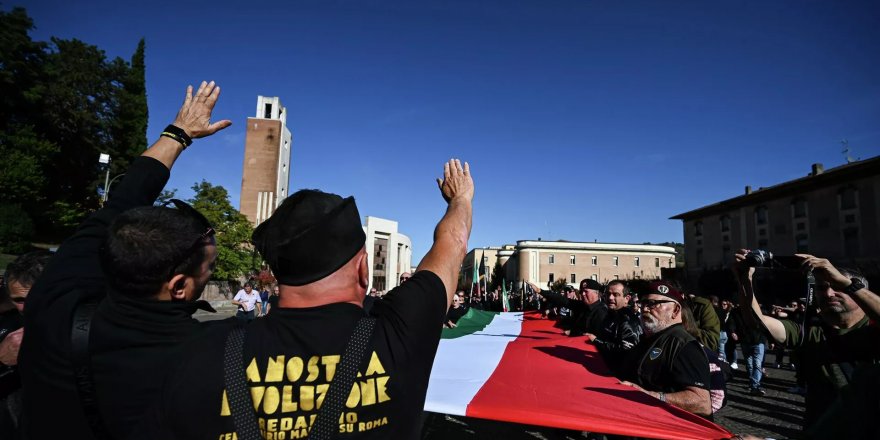 İtalya'da Mussolini sempatizanları, tarihi 'Roma Yürüyüşü'nün 100. yılını andı
