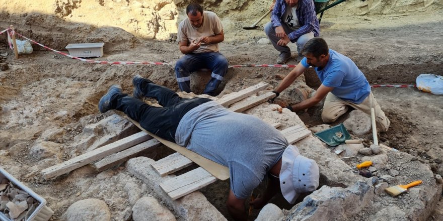 İzmir'deki Yassıtepe Höyüğü'nden Miken uygarlığına ait buluntular çıkarıldı