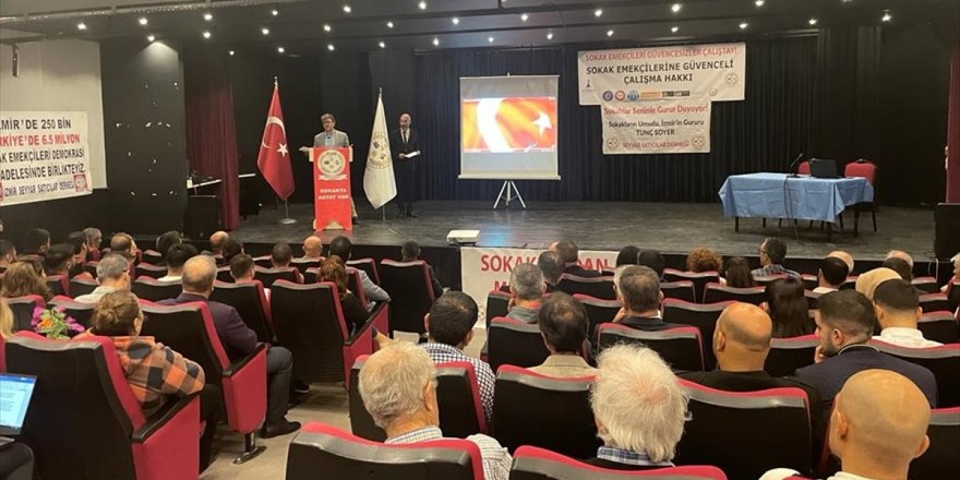 İzmir'de "Sokak Emekçileri ve Güvencesiz Çalıştayı" düzenlendi