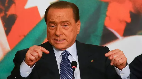 Berlusconi: Batı barışçıl çözüm istiyorsa Ukrayna'ya silah tedarik etmeye son vermeli