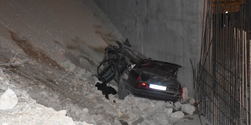 Afyonkarahisar'da otomobilin inşaat alanına düşmesi sonucu 4 kişi öldü