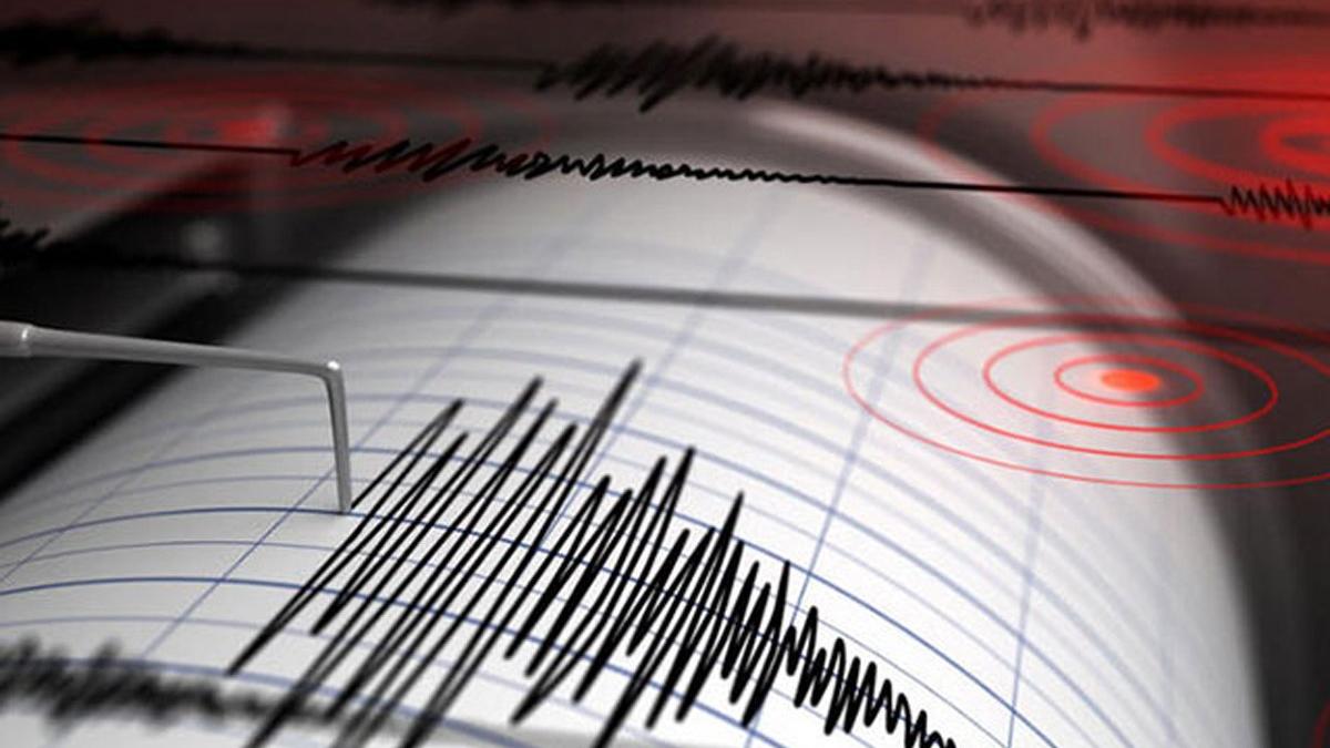 İzmir'de 4,9 büyüklüğünde deprem