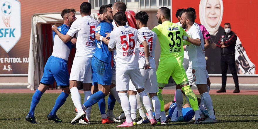 Tuzlaspor - Ümraniyespor maçında gerginlik