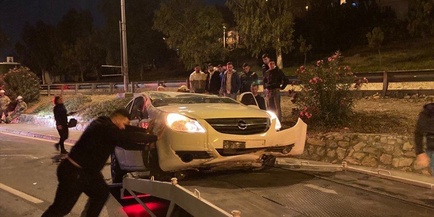 İzmir'de takla atan otomobilin sürücüsü yaralandı