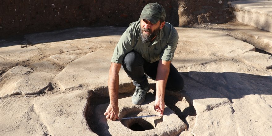 Aizanoi'de Romalılardan kalma yuvarlak planlı çeşme kalıntısı bulundu