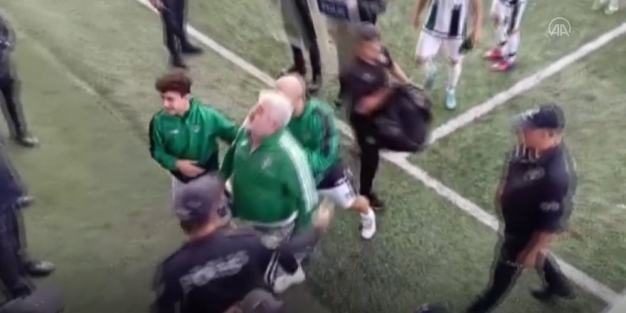 Zonguldak'ta amatör maçta futbolcular arasında arbede çıktı (Video)