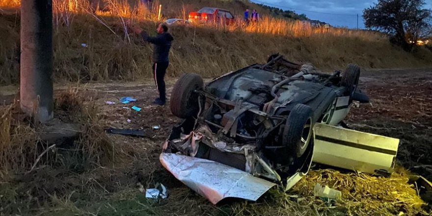 İzmir'de devrilen otomobilin sürücüsü hayatını kaybetti