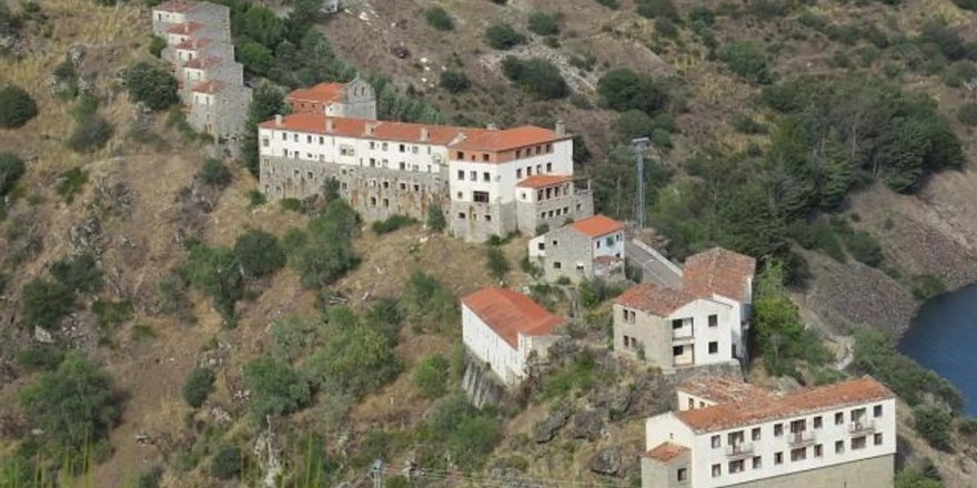 İspanya'da bir köy 260 bin euro'ya satışa çıkarıldı