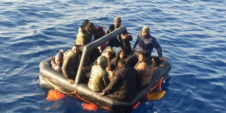 Muğla açıklarında 37 düzensiz göçmen kurtarıldı