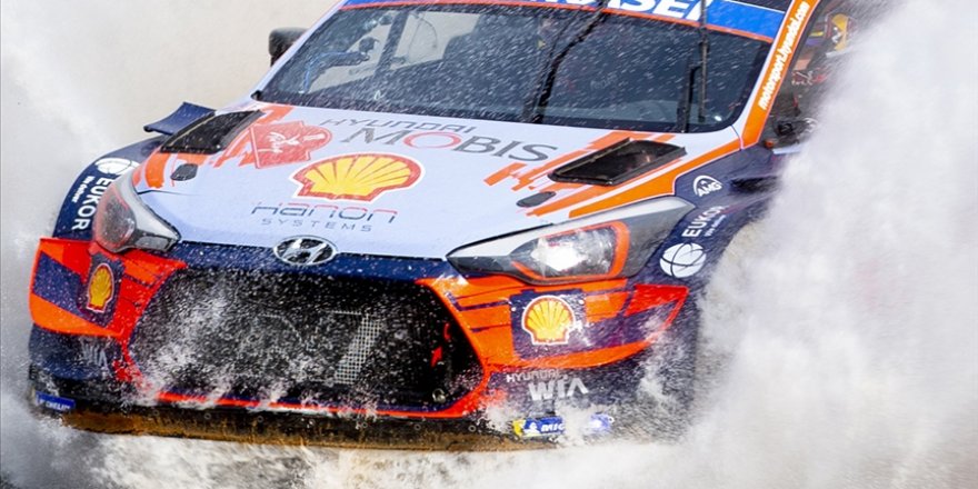 Japonya Rallisi'nde zafer Neuville'in