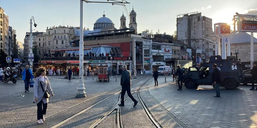 İstiklal Caddesi yeniden yaya trafiğine açıldı