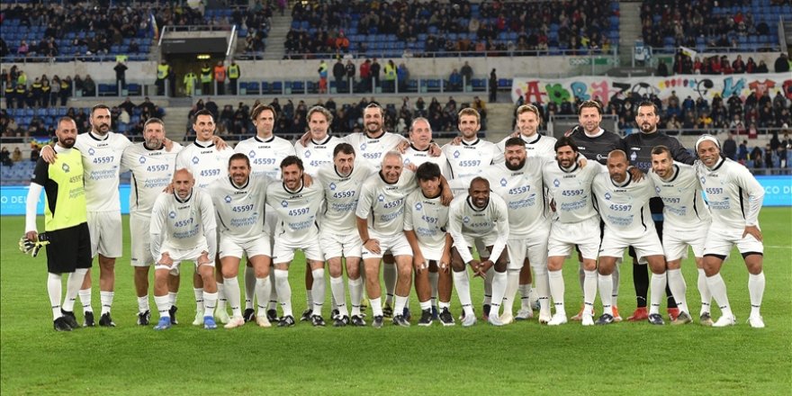Futbolun yıldızları Roma'daki 'Barış Maçı'nda bir araya geldi