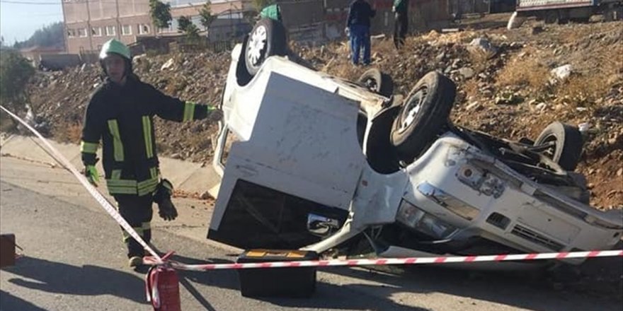 Denizli'de devrilen minibüsteki 5 kişi yaralandı