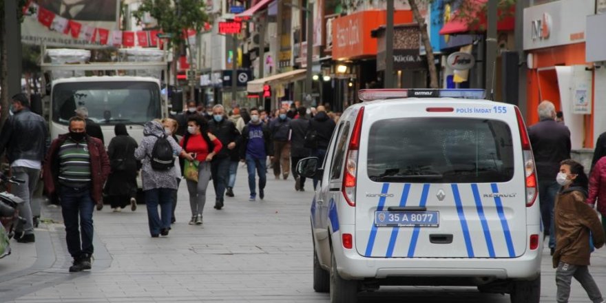 İzmir'de tedbirlere uymayanlara 1 milyon 489 bin lira ceza