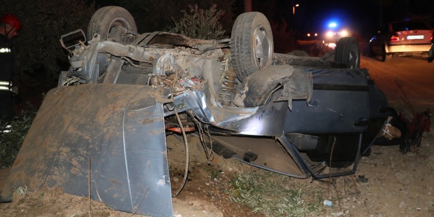 Manisa'da devrilen aracın sürücüsü ağır yaralandı