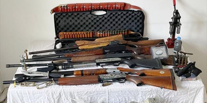Muğla'da evinde çok sayıda silah bulunduran kişi gözaltına alındı