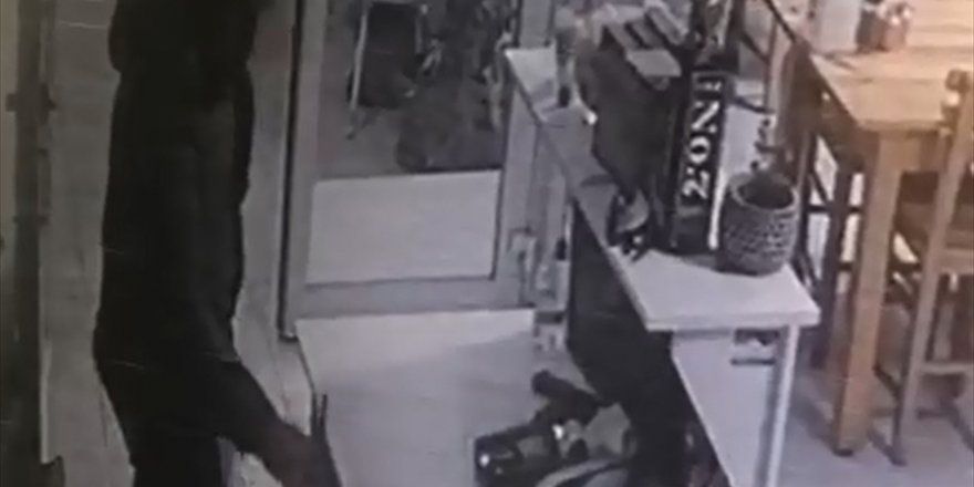 Bodrum'da restorandaki hırsızlık anı güvenlik kamerasınca kaydedildi