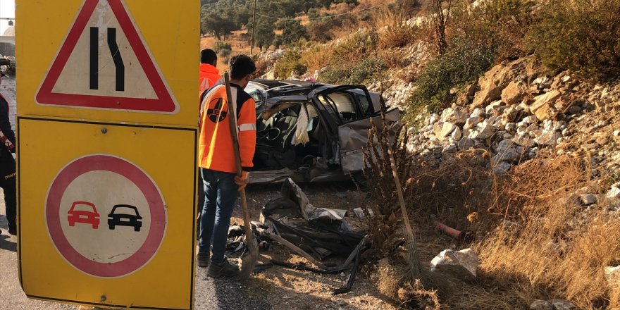 Aydın'da kamyonetle otomobilin çarpışması sonucu 7 kişi yaralandı