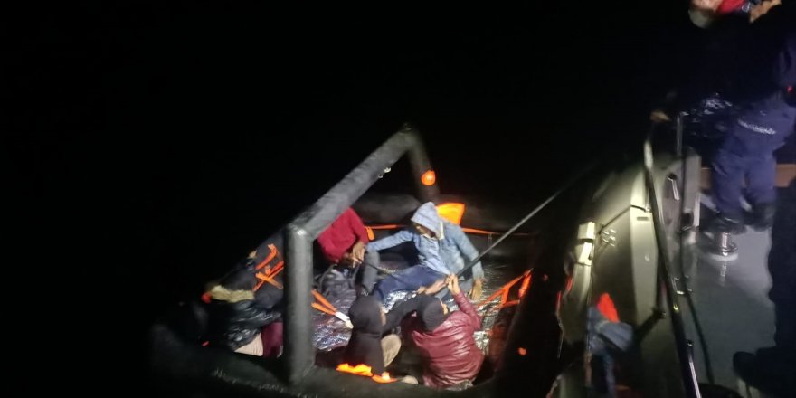 İzmir açıklarında 5 düzensiz göçmen kurtarıldı