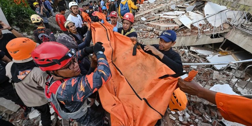 Endonezya'daki depremde can kaybı 252'ye yükseldi