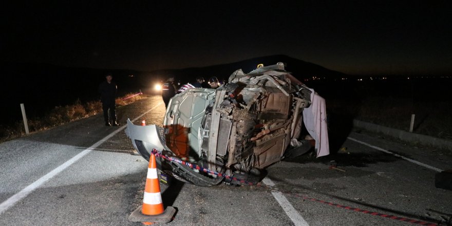 Denizli'de takla atan otomobildeki 3 kişi öldü, 2 kişi yaralandı
