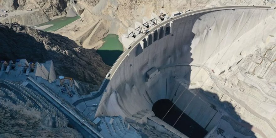 Türkiye'nin en yüksek barajı olan Yusufeli, su tutmaya başladı