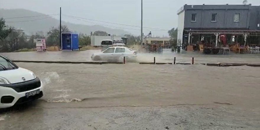 Bodrum'da sağanak ve fırtına yaşamı olumsuz etkiledi