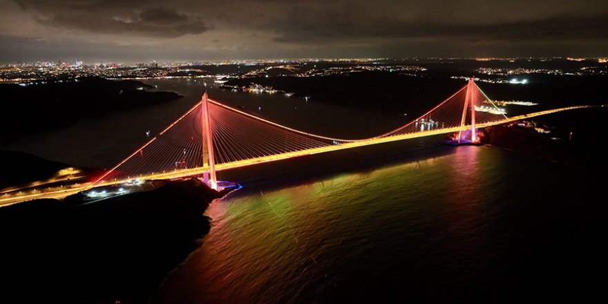 İstanbul'da iki köprü 'radyasyon onkolojisi farkındalığı' için turuncuya büründü