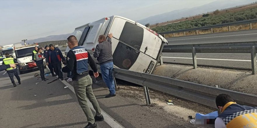 Osmaniyespor taraftarlarını taşıyan minibüsün devrilmesi sonucu 1 kişi öldü, 9 kişi yaralandı